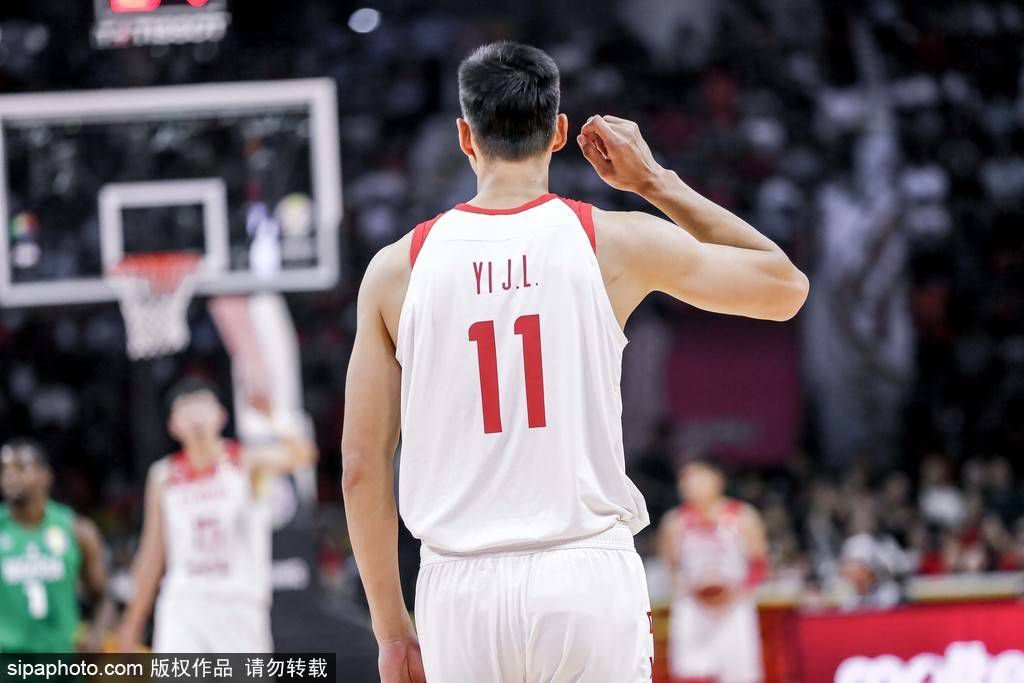 本赛季，坎塞洛的加盟导致了罗贝托失去了右后卫的位置，而费尔明的出色发挥也让他在中场没有了位置。
